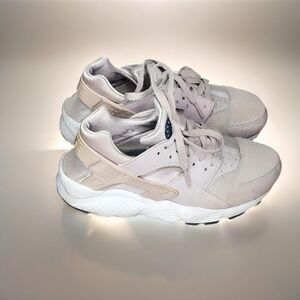 Nike Huarache Kids Shoes *send offers*